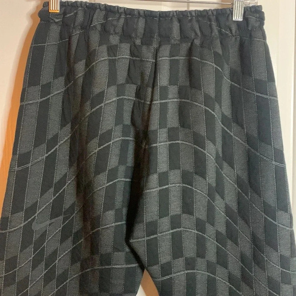 EUC women’s NIKE unique black and grey printed pullon cropped pants size small - Picture 7 of 9